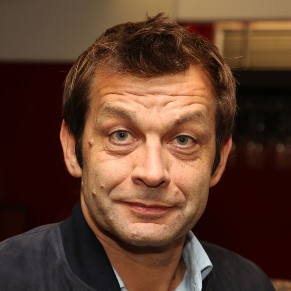 Auteur du livre "À ma table !" dans lequel il partage ses 100 recettes préférées pour tous les jours, Laurent Mariotte a fait quelques confidences au "Parisien" concernant les petits cadeaux qu'il ramène à sa femme après ses tournages. 

Laurent Mariotte - Lancement du livre de J-L Petitrenaud "Les quatre saisons d'Emile et Marcelle" au restaurant Lavinia à Paris. © Denis Guignebourg/Bestimage