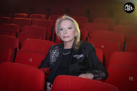 Exclusif - Véronique Sanson - Michel Fugain et Véronique Sanson se décorent mutuellement de l'Ordre des Arts et des Lettre à l'occasion du concert de Michel Fugain et de sa femme Sanda à Bobino, Paris le 27 janvier 2025. © Jack Tribeca / Bestimage
