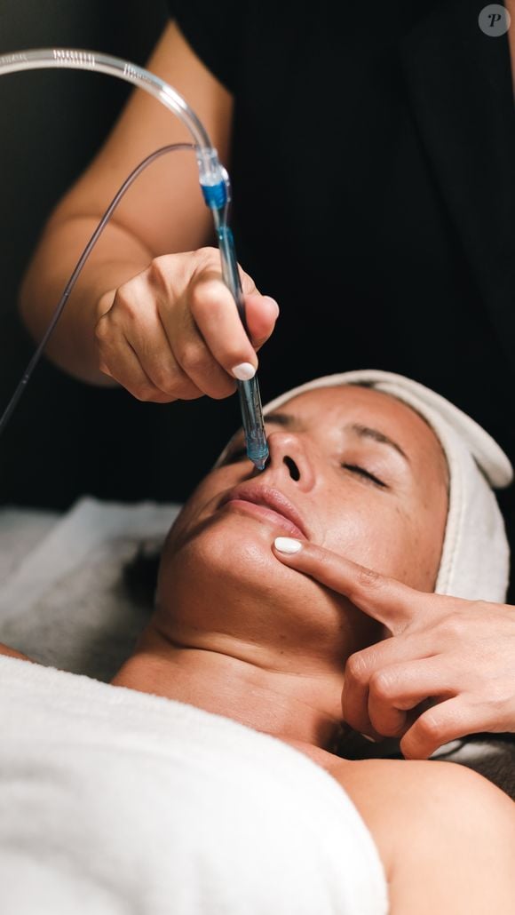Son mot d'ordre : "pas de botox, pas d'injections, que des produits naturels avec des techniques innovantes..."

Axelle Francine, l'ex épouse de Tony Parker et la mère de ses deux enfants a changé de vie et se consacre désormais au skincare. ©Sandrine Gluck