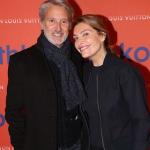 Antoine de Caunes et sa femme Daphné Roulier - Vernissage de l'Exposition Rétrospective consacrée au peintre américain Mark Rothko à la Fondation Louis Vuitton. Paris, France, le 17 Octobre 2023. © Bertrand Rindoff / Bestimage