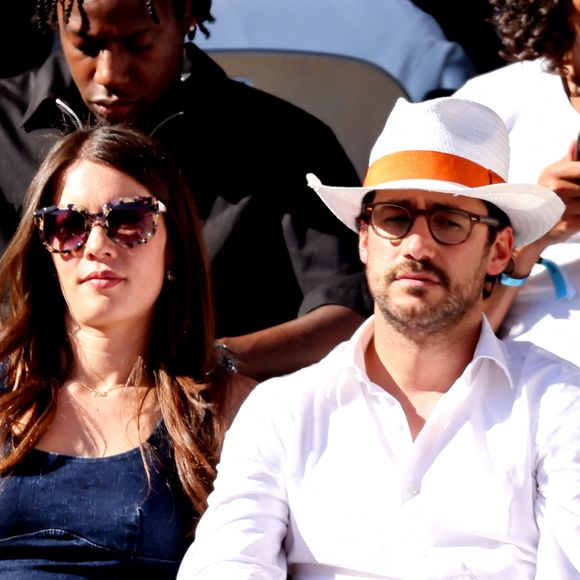 Emilie Broussouloux présentait "BFM Grand soir" depuis septembre 2025


Thomas Hollande et son épouse Emilie Broussouloux - Célébrités dans les tribunes des Internationaux de France de tennis de Roland Garros 2024 à Paris, le 7 juin 2024.  © Jacovides-Moreau/Bestimage