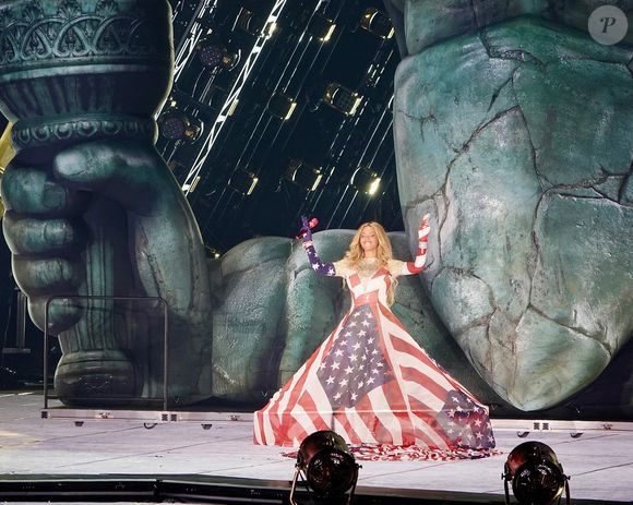 Beyonce Knowles en concert à Los Angeles dans le cadre de sa tournée "Cowboy Carter" le 28 avril 2025. Beyonce a fait monter sur scène ses filles Blue Ivy et Rumi Carter. Backgrid USA / Bestimage