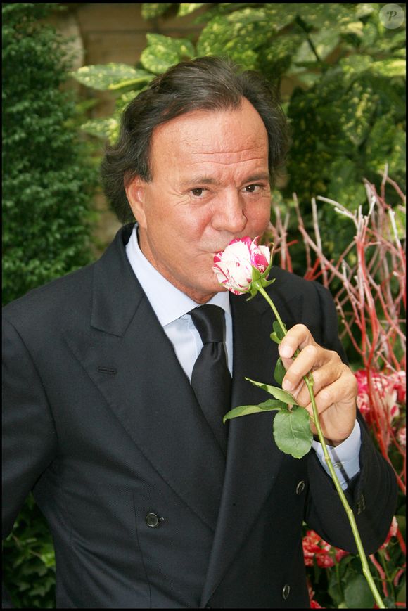 Julio Iglesias au baptême de la Rose à Paris.

Photo : Rindoff-Guirec / Bestimage