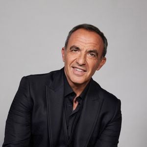 Alors que certains animateurs profitent des fêtes de fin d’année pour prendre un peu de repos, cela n’est pas du tout le cas de Nikos Aliagas.

Exclusif - Nikos Aliagas - Studio avec les invités de l'enregistrement de l'émission "La chanson secrète, présentée par N.Aliagas sur TF1 à Paris, France. © Jacovides-Moreau/Bestimage