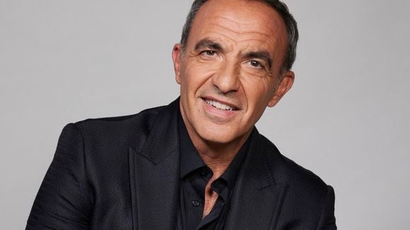 A 56 ans, comment Nikos Aliagas reste en forme malgré le rythme des tournages : il évoque son rituel sportif quotidien