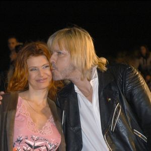 “Cette chanson lui a donné une possibilité de raccrocher avec son public, c'est une jolie histoire”, conclut-elle

Archives - Axelle Red et Renaud au NRJ Music Awards en 2003 à Cannes.