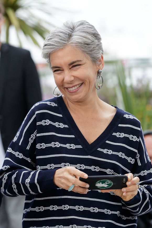 La figure de "28 Minutes" sur Arte a annoncé être devenue grand-mère pour la première fois.

Elisabeth Quin au photocall du film Haut les filles (cinéma de la plage) lors du 72ème Festival International du film de Cannes. Le 21 mai 2019 
© Jacovides-Moreau / Bestimage