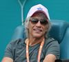 A savoir Jon Bon Jovi, qui compte parmi les plus grandes figures du rock, notamment grâce à des titres phares comme "Living On A Prayer" et "It's My Life".
Jon Bon Jovi regarde Jasmine Paolini contre Aryna Sabalenka lors de l'Open de Miami au Hard Rock Stadium. Miami Gardens, Floride, USA le 27 mars 2025. Photo by Robert Bell/INSTARimages/ABACAPRESS.COM