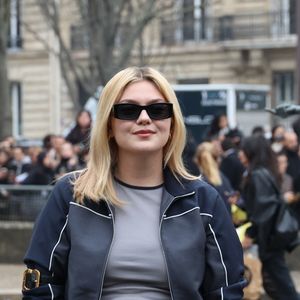 La chanteuse Louane (Louane Emera) aux arrivées au défilé Miu Miu Mode Féminine Prêt-À-Porter Automne/Hiver 2025-2026 lors de la Fashion Week de Paris (PFW) au Conseil économique et social Palais de Iéna, à Paris, France, le 11 mars 2025. © Denis Guignebourg/Bestimage