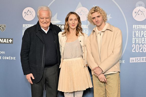 Andre Dussollier, Pauline Clement, Thomas Soliveres lors de la cérémonie d'ouverture du 29ème Festival du Film de l'Alpe d'Huez à l'Alpe d'Huez, France, le 19 janvier 2026. Photo by Julien Reynaud/APS-Medias/ABACAPRESS.COM