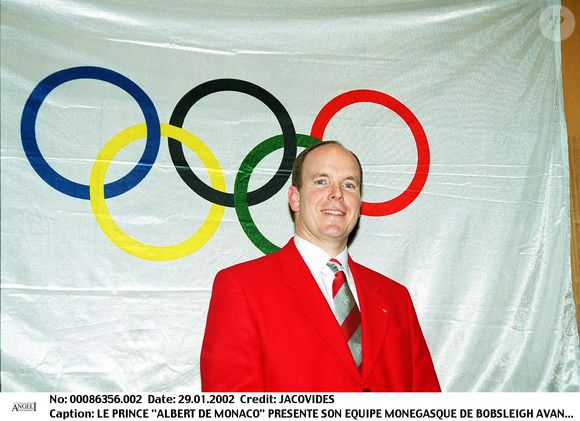 Le Prince Albert de Monaco présente son équipe monégasque de bobsleigh avant leur participation aux Jeux olympiques de Salt Lake City. 

Photo : Dominique Jacovides / Bestimage
