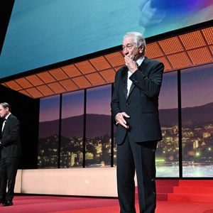 Robert De Niro reçoit une Palme d'Or honorifique des mains de Leonardo DiCaprio et sont vus sur scène lors de la cérémonie d'ouverture du 78ème Festival de Cannes annuel au Palais de Festival le 13 mai 2025 à Cannes, France. Photo par David Niviere/ABACAPRESS.COM