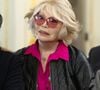 Alertée par sa communauté de fans, l'artiste française a fait analyser les deux œuvres en studio.

Amanda Lear - Rachida Dati remet à Chantal Ladesou les insignes de Chevalier de la Légion d'Honneur au ministère de la Culture à Paris le 2 février 2026. 

© Cyril Moreau / Bestimage