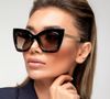 Chez Zara, la marque mise sur des montures épaisses et des formes rétro inspirées des années 70 et 2000. Des modèles tendance à prix accessibles.

Unsplash