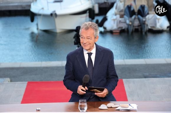Avant de devenir un visage incontournable des débats sur CNews, le journaliste est notamment passé par Téléfoot et le journalisme sportif sur i-Télé.

Exclusif - Michel Denisot - Plateau de l'émission "C à vous" lors du 79ème Festival International du Film de Cannes le 14 mai 2026. © Jack Tribeca / Bestimage