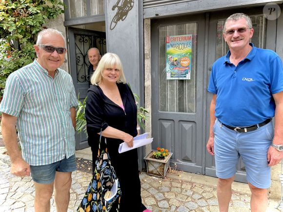 Hospitalisée, elle a dû cesser ses activités professionnelles afin de se reposer. 

Isabelle Nanty en tournage à Marcolès le 15 juillet 2025. 
Photo par Fabien Faure/Bestimage