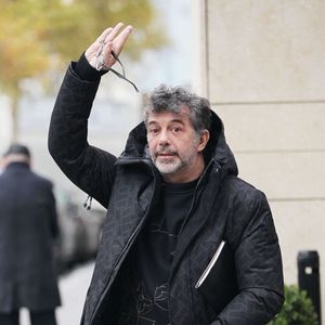 Stéphane Plaza à la sortie de l'émission "Les Grosses Têtes" aux studios RTL à Neuilly-sur-Seine, France, le 21 novembre 2022. © Jonathan Rebboah/Panoramic/Bestimage