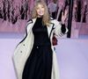 Elle s’est montrée très enthousiaste tout au long du spectacle.

Arielle Dombasle au photocall du défilé Chanel "Collection Haute Couture Printemps/Eté 2026", lors de la Fashion Week de Paris, le 27 janvier 2026

© Olivier Borde / Bestimage