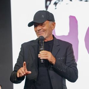 Laurent Baffie, qui a travaillé dans le passé sur Rire et chansons, lors de la soirée annuelle de gala de l'association Hope au pavillon Gabriel à Paris le 14 octobre 2025. © Anne-Sophie Guebey / Bestimage