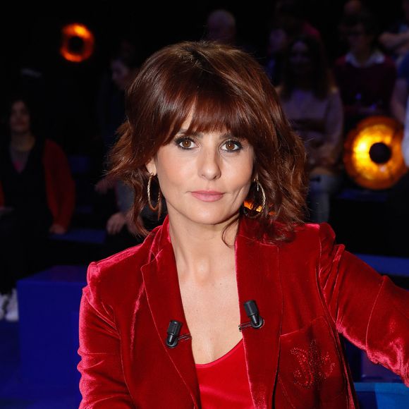 Faustine Bollaert est une animatrice de renom.

Exclusif - Faustine Bollaert - Backstage - Enregistrement de l'émission "La boîte à secrets", présentée par F.Bollaert
© Christophe Clovis / Bestimage