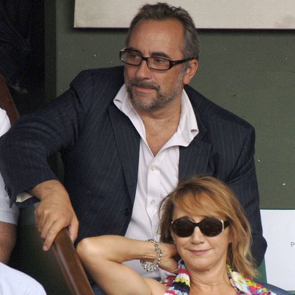 Les acteurs Marie-Anne Chazel et Antoine Dulery assistent au match de la finale masculine de Roland Garros à Paris, France, le 10 juin 2007. L'Espagnol Nadal a gagné contre le Suisse Federer 6-3, 4-6, 6-3, 6-4. Photo Gorassini-Gouhier-Guignebourg-Guibbaud/ABACAPRESS.COM