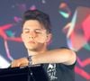 "Ma santé mentale s'est dégradée ces dernières années. Les hauts sont plus difficiles à apprécier, et les bas sont devenus de plus en plus difficiles à gérer", a-t-il confié à sa communauté.

DJ Petit Biscuit (Mehdi Benjelloun) en concert - Festival Solidays à l'Hippodrome de Longchamp - Jour 3 - à Paris, France, le 25 juin 2017. © Lise Tuillier/Bestimage