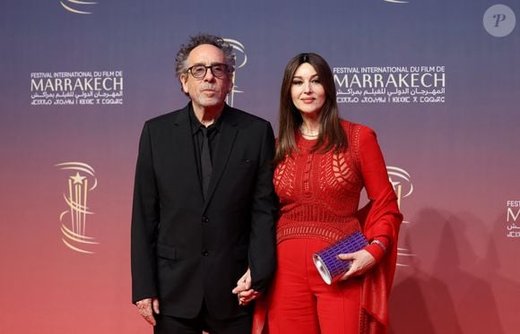 qu'elle a retrouvé depuis deux ans au bras de Tim Burton.

Tim Burton, Monica Bellucci au photocall de la cérémonie d'hommage à Sean Penn lors de la deuxième journée du 21e Festival international du film de Marrakech, le 30 novembre 2024 à Marrakech, Maroc. © Dominique Jacovides/Bestimage