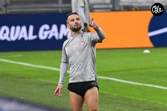 Il avait notamment investi dans un camping en Gironde, à l'image d'autres sportifs reconvertis comme Jean Tigana, Thibaut Pinot ou Stéphane Guivarc'h.

Mathieu Valbuena - Les joueurs de l'Olympiakos s'entrainent sur la pelouse du stade vélodrome avant leur rencontre contre Marseille en ligue des Champions le 30 novembre 2020.

© Lionel Urman / Panoramic / Bestimage