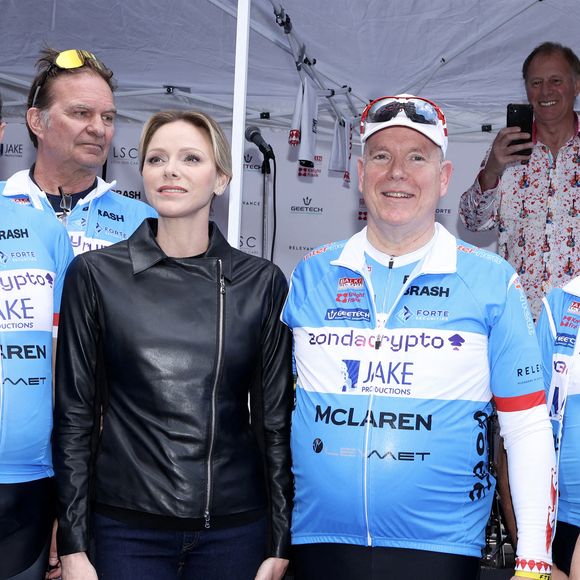 Albert de Monaco n’était visiblement pas présent pour l’occasion

La princesse Charlène de Monaco et le prince Albert II de Monaco - Le prince Albert II de Monaco participe à une randonnée à vélo de Saint-Tropez à la Principauté de Monaco en 4 heures et 15 minutes, au profit de la Fondation de la Princesse Charlène de Monaco le 27 avril 2025. © Claudia Albuquerque/Bestimage