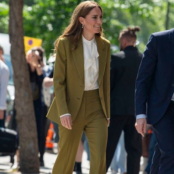 Côté look, elle n'avait pas misé sur n'importe quoi

Catherine (Kate) Middleton, princesse de Galles, arrive aux studios "180 Strand" à Londres. GOFF INF / BESTIMAGE