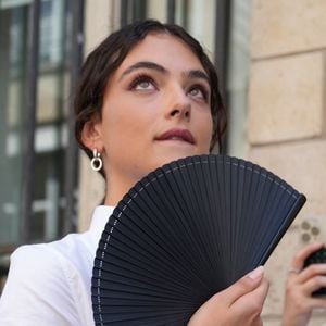 Le conseil qu'elle a le plus entendu : "c’est de toujours garder les pieds sur terre."
Deva Cassel attending the Christian Dior Haute Couture Fall/Winter 2026/2027 show as part of Paris Fashion Week on July 6, 2026 in Paris, France. (Credit © Lucia Sabatelli)