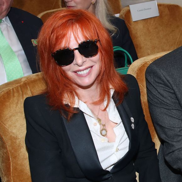 Un public prestigieux composé de stars de la chanson, du sport et des affaires, à l'image de Mylène Farmer, Julien Clerc ou Line Renaud, s'est réuni pour l'acclamer.

Exclusif - Mylène Farmer et Fabien Galthié - Guy Savoy est intronisé à l'Académie des Beaux-Arts, sous la Coupole de l'Institut de France à Paris, France, le 20 Mai 2026.

© Bertrand Rindoff / Bestimage