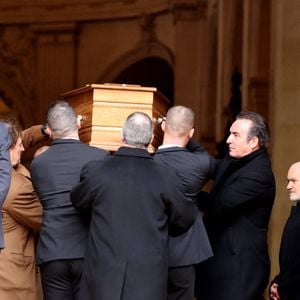 Jean Dujardin, Albert Dupontel - Sorties des obsèques du réalisateur Bertrand Blier en l'église Saint-Roch à Paris le 29 janvier 2025. © Dominique Jacovides/Bestimage