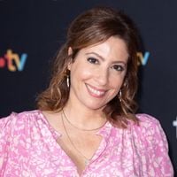 Quelle époque ! revient ce soir, sans Christophe Dechavanne : Léa Salamé s'offre une nouvelle recrue bien connue et en couple avec une Miss France