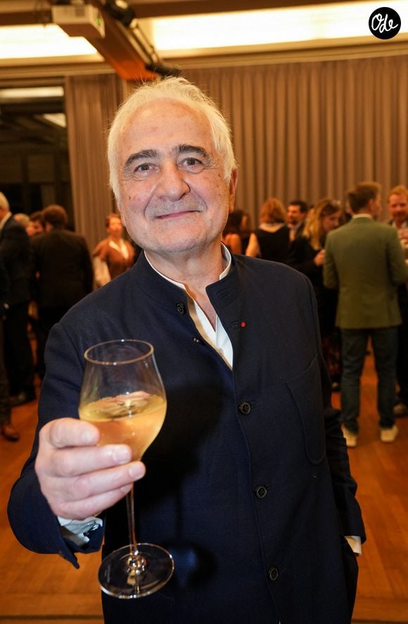 Guy Savoy lors de la soirée de remise des prix Gault&Millau à la Maison de la Mutualité à Paris le 17 novembre 2025.

© Anne-Sophie Guebey / Bestimage