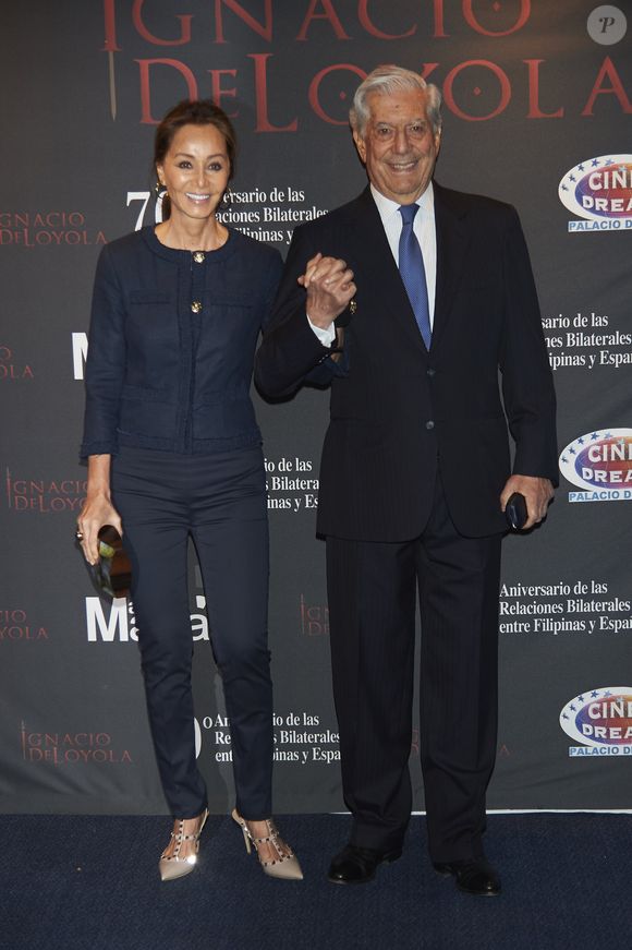 L'écrivain Mario Vargas Llosa et Isabel Preysler arrivent à la première du film Ignacio de Loyola à Madrid le 4 mars 2017.
©GTRES / BESTIMAGE