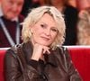Aperçue en pleine balade estivale au marché de Deauville, Sophie Davant a prouvé qu'elle maîtrisait les tendances sur le bout des doigts.

Exclusif - Sophie Davant lors de l'enregistrement de l'émission Vivement Dimanche, au studio Rive gauche, à Paris, France, présentée par M.Drucker, diffusée sur France 3. © Guillaume Gaffiot/Bestimage