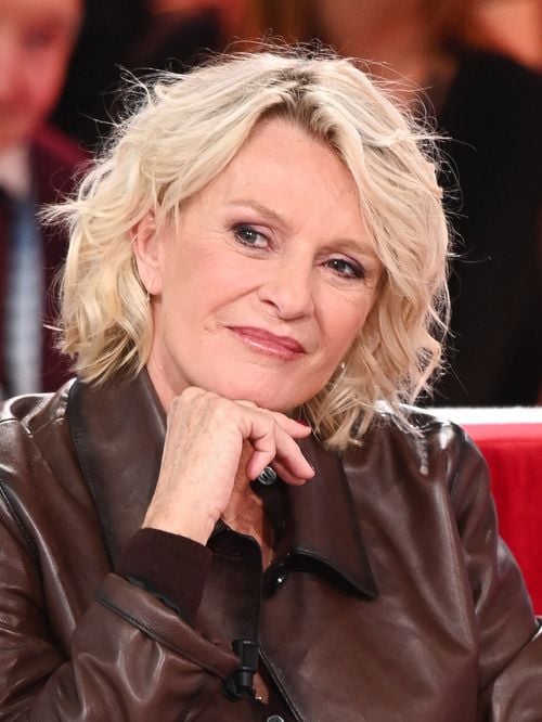 À 63 ans, Sophie Davant s'affiche avec la nouvelle obsession mode de l'été