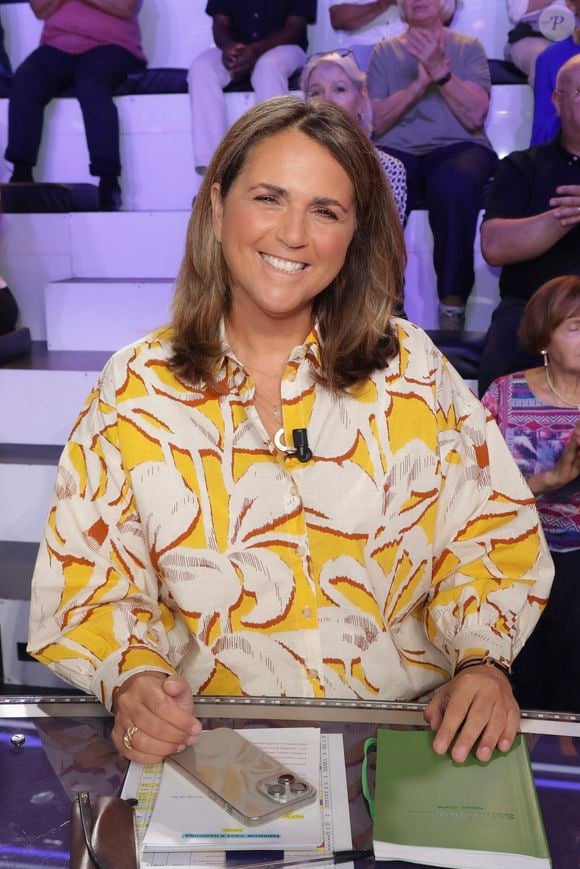 Exclusif - Valérie Benaim sur le plateau de l’enregistrement de l’émission « Face à Hanouna » présentée parC.Hanouna et diffusée sur C8 le 07 septembre 2024, à Paris, France, le 05 septembre 2024. © Jack Tribeca / Bestimage