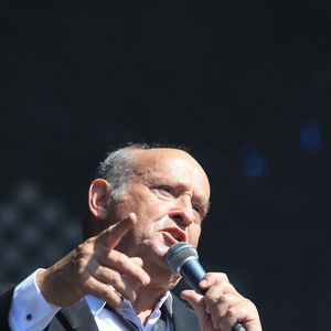 Michel Jonasz se produit lors du 16ème Festival Du Bout Du Monde à Crozon, Finistère, France le 2 août 2015. Photo par Yves-Marie Quemener/ABACAPRESS.COM