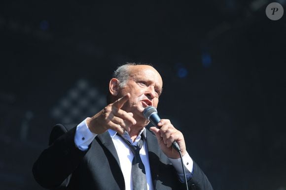 Michel Jonasz se produit lors du 16ème Festival Du Bout Du Monde à Crozon, Finistère, France le 2 août 2015. Photo par Yves-Marie Quemener/ABACAPRESS.COM