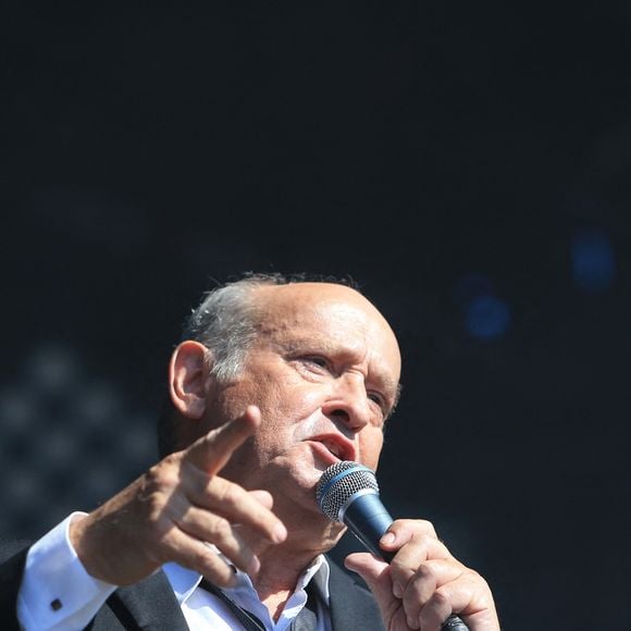 Michel Jonasz se produit lors du 16ème Festival Du Bout Du Monde à Crozon, Finistère, France le 2 août 2015. Photo par Yves-Marie Quemener/ABACAPRESS.COM