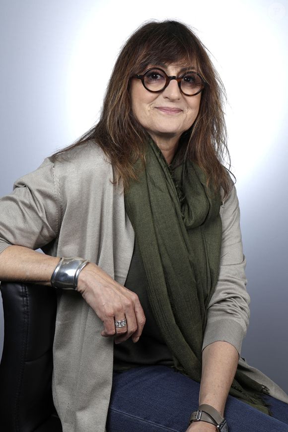 Mais alors, où va t-elle atterrir désormais ? "Je repars vers de nouveaux projets, je suis très fière de mon parcours professionnel et encore plus qu’il soit passé par chez vous et par cette immense Maison de la radio et de la musique. C’est quand même la grande classe, profitez de cela.", a-t-elle déclaré, décidant ainsi de ne pas trop en dire à ce sujet, pour l'instant.

Portrait de Nathalie André lors de L'enregistrement de l'émission Chez Jordan présentée par jordan de Luxe le 1er juin 2022.
© Cédric Perrin / Bestimage