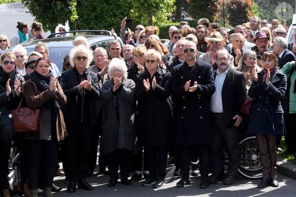 Sa disparition a bouleversé le monde du spectacle, ses obsèques ont eu lieu en Belgique

Luc Plamondon, Catherine Lara, Muriel Robin, Pascal Obispo - Obsèques de Maurane en l'église Notre-Dame des Grâces à Woluwe-Saint-Pierre en Belgique Photonews / Bestimage