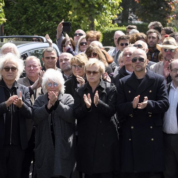 Sa disparition a bouleversé le monde du spectacle, ses obsèques ont eu lieu en Belgique

Luc Plamondon, Catherine Lara, Muriel Robin, Pascal Obispo - Obsèques de Maurane en l'église Notre-Dame des Grâces à Woluwe-Saint-Pierre en Belgique Photonews / Bestimage