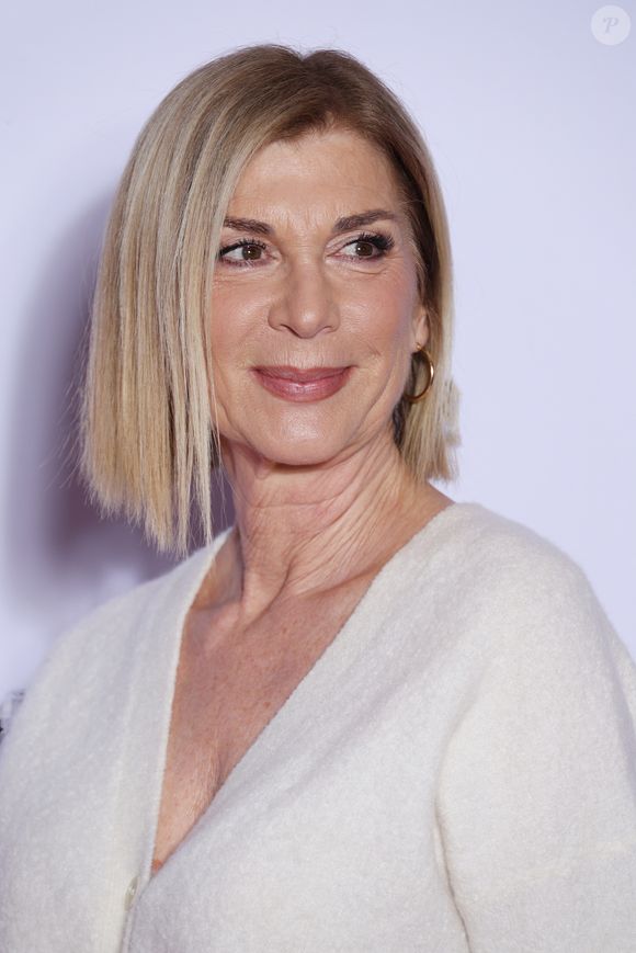Sur TikTok, Michèle Laroque a partagé des mouvements de gymnastique douce, spécialement conçus pour se muscler de manière fluide, sans effort excessif et sans aucun matériel spécifique.

Michèle Laroque - Première du film "L'infiltrée" au cinéma Pathé Palace de Paris. © Denis Guignebourg/Bestimage