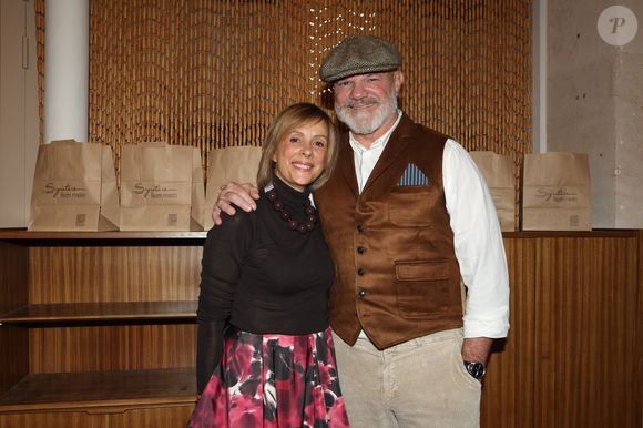 Exclusif - Le chef Philippe Etchebestet sa femme Dominique - Le chef Philippe Etchebest ouvre son restaurant éphémère "Signature" du 9 au 30 octobre au 25 rue Sedaine à Paris dans le 11ème arrondissement le 8 octobre 2025. © Jean-Marc Lhomer/Bestimage