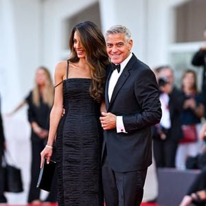 George Clooney et sa femme Amal à la cérémonie d'ouverture et la projection du film "Ink" lors de la 83ème édition du festival international du film de Venise, la Mostra le 2 septembre 2026. © Pierre Perusseau / Bestimage