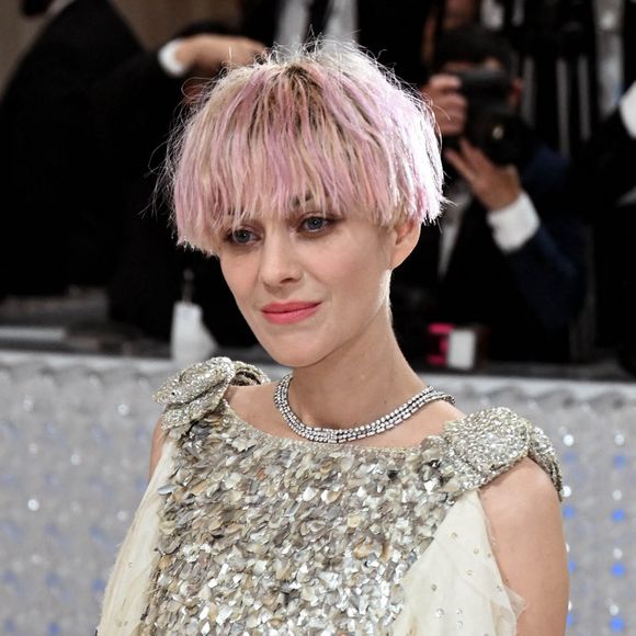 Marion Cotillard - Les célébrités arrivent à la soirée du "MET Gala 2023" hommage au grand couturier Karl Lagerfeld au Metropolitan Museum of Art de New York City, New York, Etats-Unis, le 1er mai 2023.
