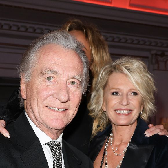 Un joli couple qui semble s'être parfaitement bien trouvé !

William Leymergie et sa compagne Sophie Davant - 46ème édition du Gala "Best Awards" à l'hôtel Georges V à Paris © Coadic Guirec / Bestimage